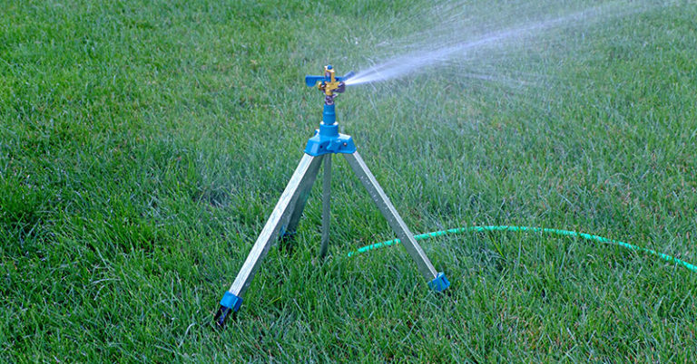 Best Tripod Sprinkler for Watering Your Lawn